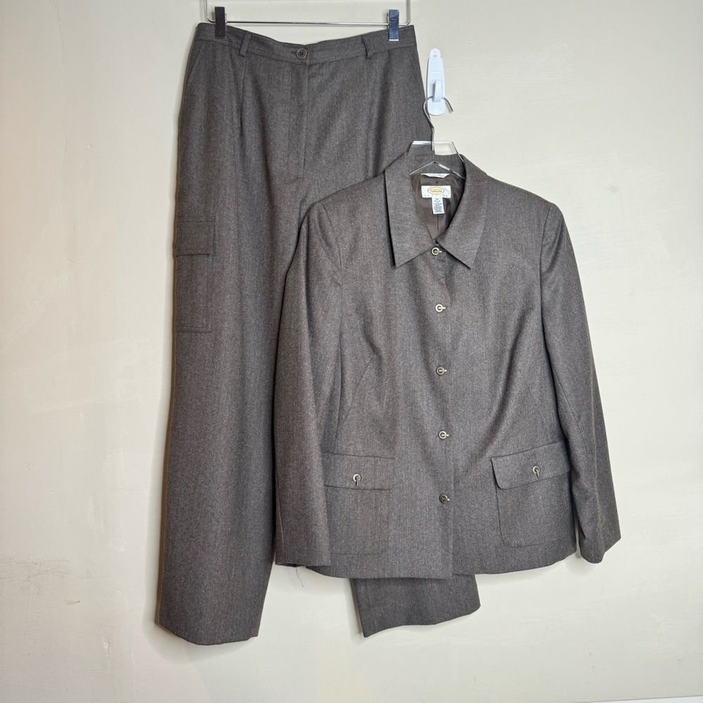 Talbots petite 100% Italian wool suit - Picture 2 of 15